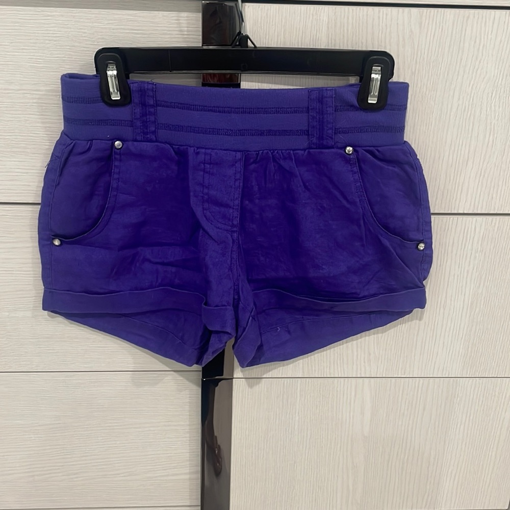 Comfortable short 2 Bebe. New with tag.